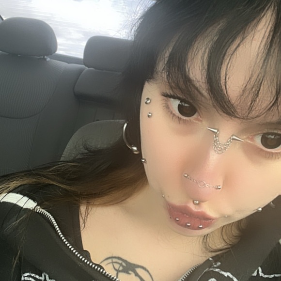 Meet your Posher, Jessica - Picture 2 of 6